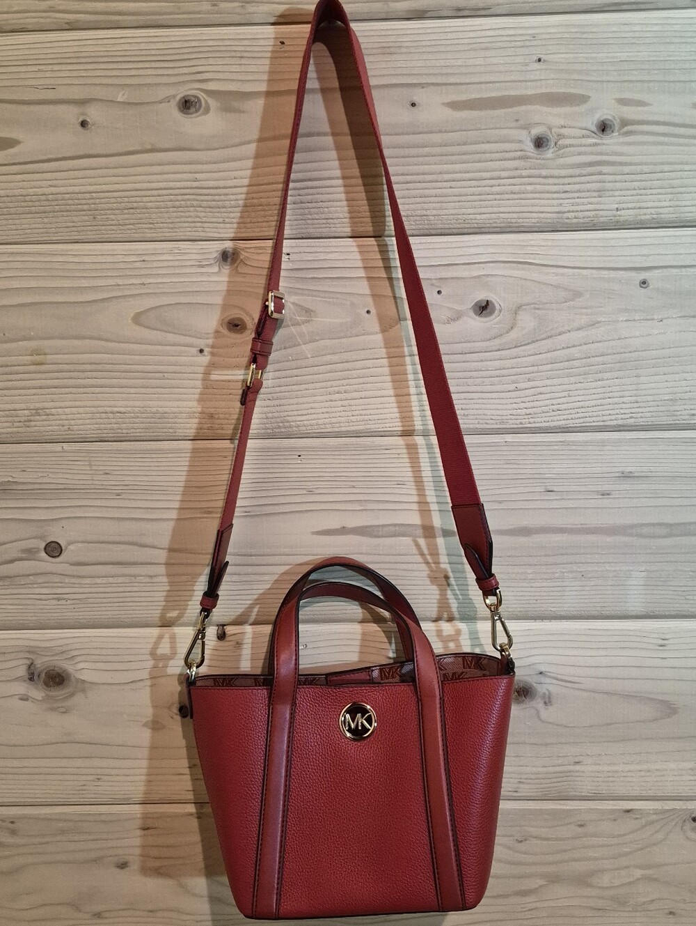 Michael Kors Red Pebbled Leather Shoulder Bag with Gold Hardware - Picture 3 of 6